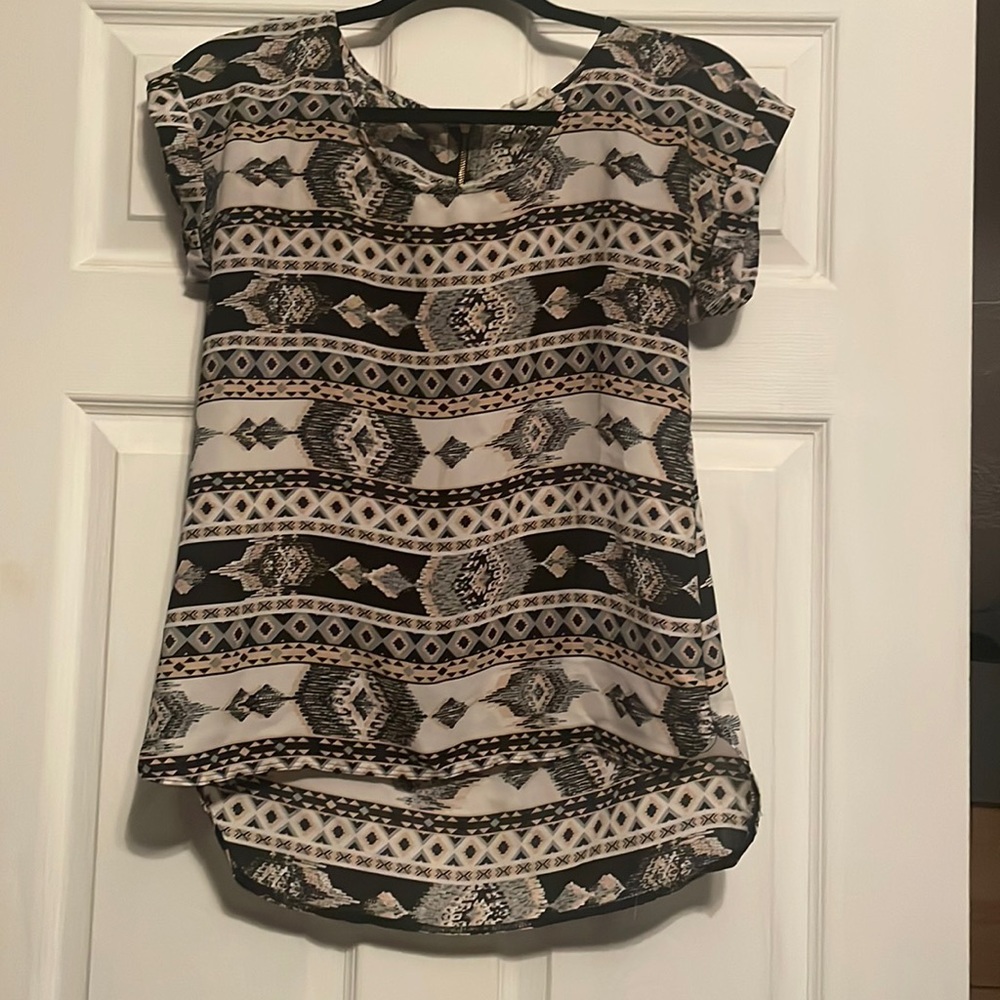 Small Neutral Color Print Short Sleeve Blouse